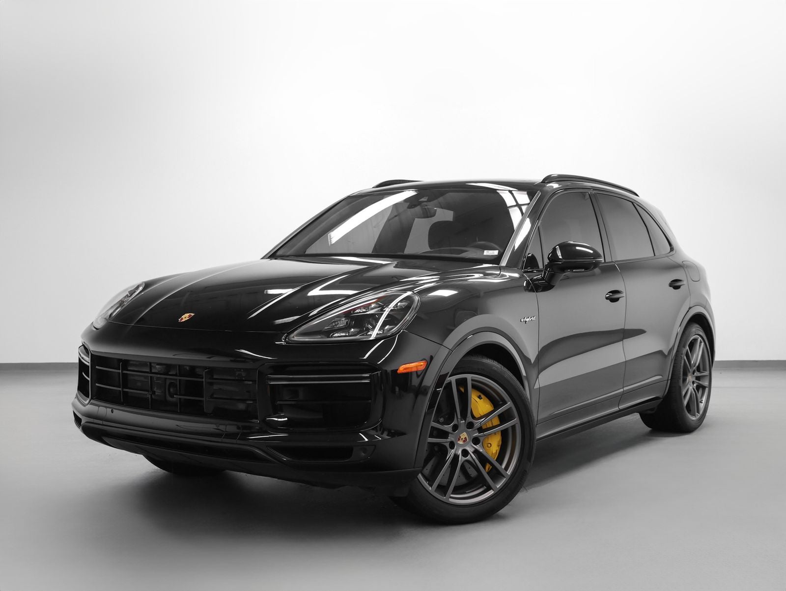 2023 Porsche Cayenne Cayenne Turbo S E-Hybrid (MY23) in Chromitblack Metallic — front three-quarter view