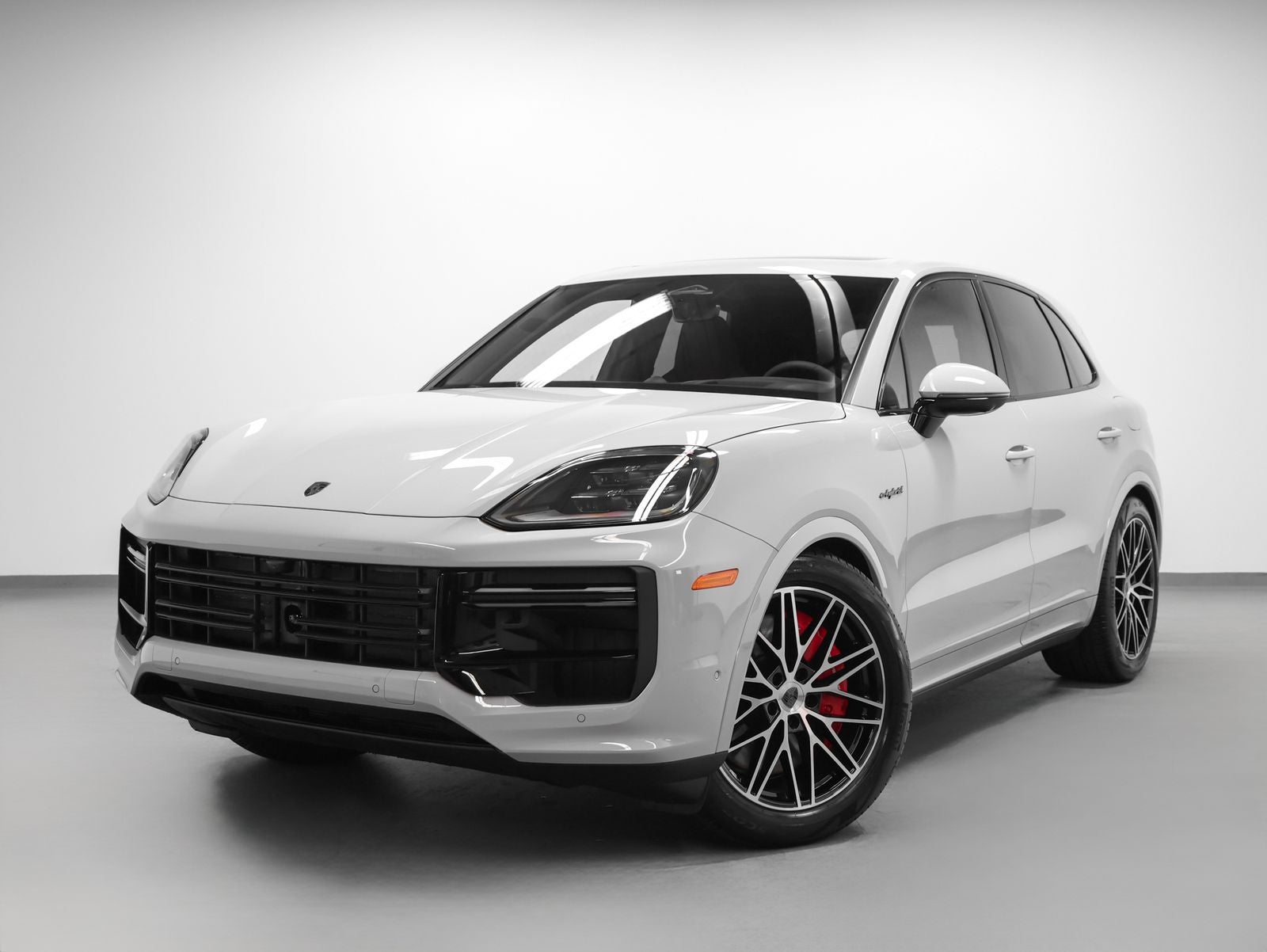 2026 Porsche Cayenne Cayenne Turbo E-Hybrid in Chalk — front three-quarter view